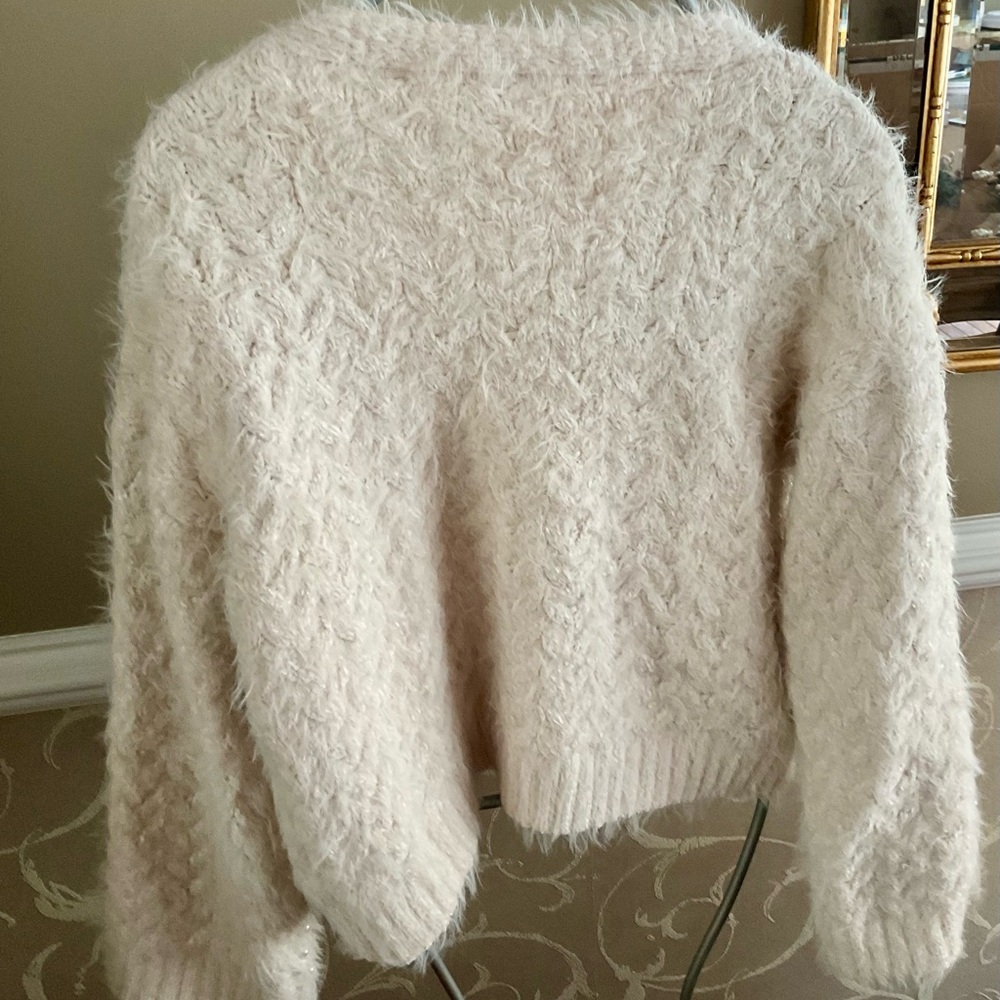 Elegant White Sweater with Pearl Accents - Picture 2 of 4